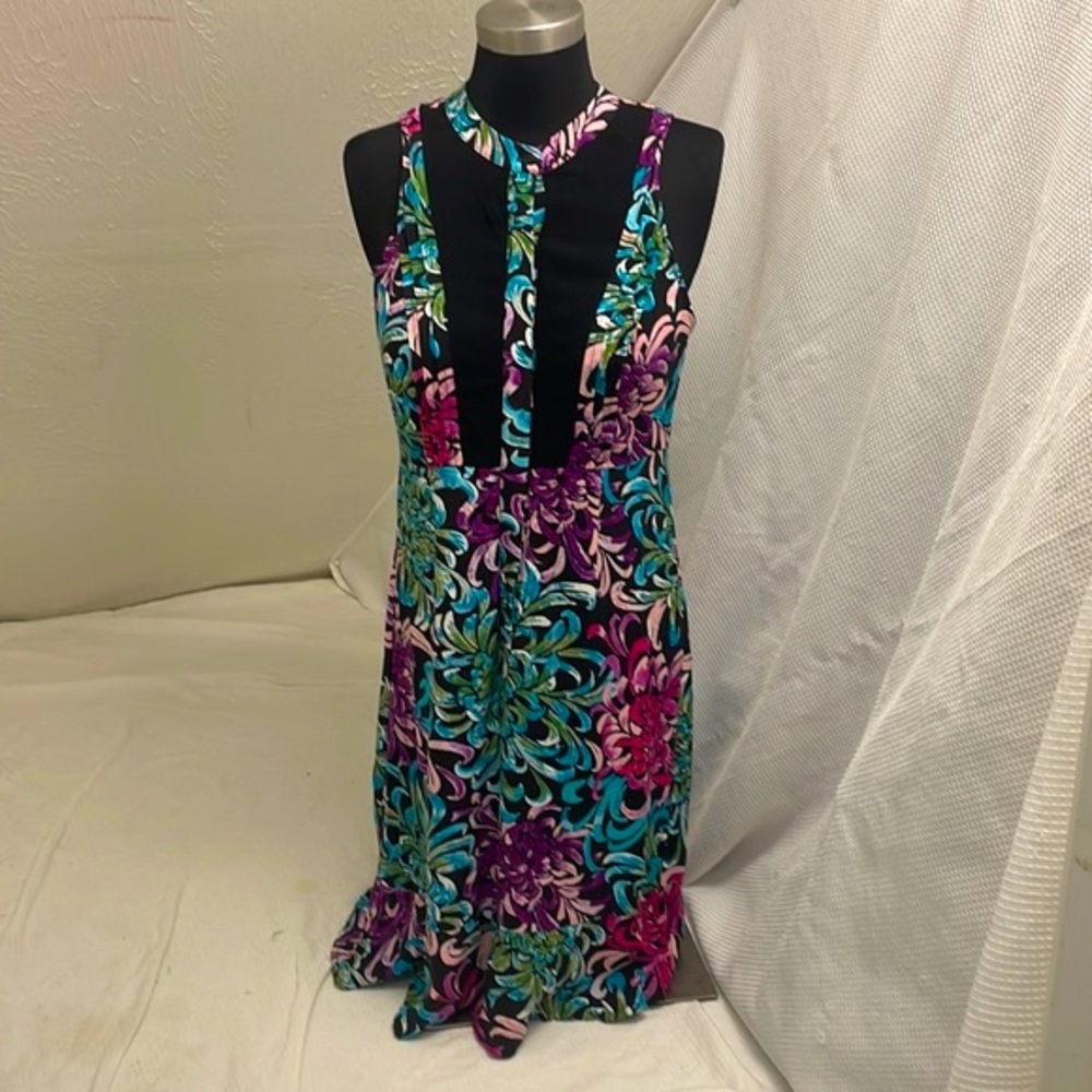 Nicole Miller black and floral dress Size 6, Button front, sleeveless, flows